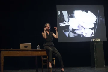 Saint-Pierre : le théâtre Lucet Langenier présente sa conférence "La sexualité des orchidées" 