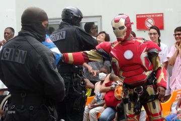 Le GIPN au CHU Félix Guyon pour les enfants hospitalisés