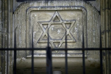 Un Palestinien soupçonné d'avoir agressé un rabbin à coup de chaise à Neuilly-sur-Seine, près de Paris, a été placé en hospitalisation sous contrainte après avoir initialement été mis en garde à vue