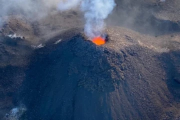 éruption volcan 12 mai