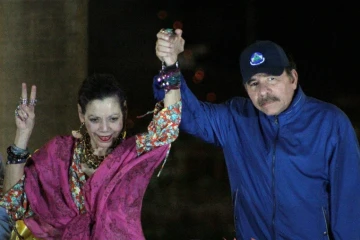 Le président du Nicaragua Daniel Ortega (d) et son épouse, la vice-présidente Rosario Murillo, à Managua, le 21 mars 2019