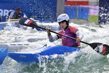 Angele Hug en séries du kayak cross des Jeux olympiques de Paris 2024, le 4 août 2024.