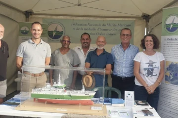 Le Port : la section océan Indien de la Fédération nationale du Mérite maritime présente la Médaille d'honneur des marins (FNMM) 