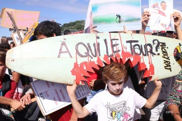 Manifestation contre la crise requins à Saint-Leu