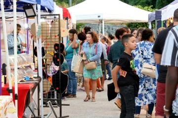 Saint-Denis : le Marché de Bancoul célèbre les mamans