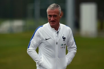 Didier Deschamps arrive à une conférence de presse, le 21 mars 2016 à Clairefontaine