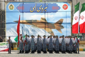 Des soldats iraniens participent à un défilé pour la Journée de l'armée, le 17 avril 2024 à Téhéran