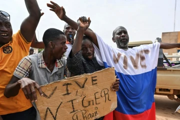 Des partisans des militaires auteurs du coup d'Etat manifestent à Niamey, au Niger, le 6 août 2023
