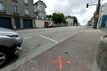 Les lieux d'un accident mortel entre un scooter et un véhicule à la suite d'un refus d'obtempérer, selon la police, le 6 août 2023 à Limoges