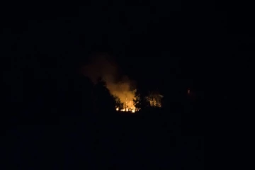 Un incendie déclenché par une attaque jihadiste visant des étrangers près de Bamako, le 18 juin 2017 