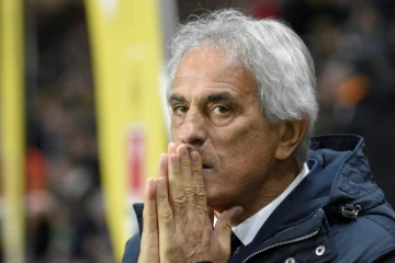 L'entraîneur de Nantes Vahid Halilhodzic suit le match contre Angers à La Beaujoire, le 24 novembre 2018 à Nantes