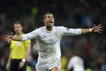 Cristiano Ronaldo célèbre son troisième goal lors du quart de finale retour face à Wolfsburg, le 12 avril 2016 à Madrid