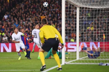 Le but contre son camp du Parisien Layvin Kurzawa, le 8 mars 2017 à Barcelone (2-0, 40e minute)