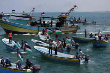 Des bateaux de pêche palestiniens prennent la mer le 29 mai 2018 depuis le port de Gaza 
