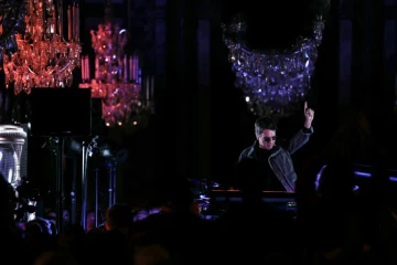 Le compositeur de musique électro français Jean-Michel Jarre, le 25 décembre 2023 à la Galerie des glaces du château de Versailles