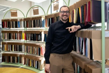 Romain Brabo, co-fondateur de Nona Source, plateforme en ligne et showroom revendant des tissus non utilisés par les grandes maisons de luxe du groupe LVMH, le 14 mars 2024 à Paris