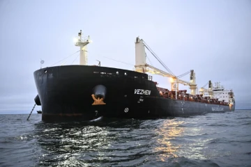 Le cargo Vezhen est ancré au large de Karlskrona, en Suède, le 27 janvier 2025, pour examen par les autorités suédoises