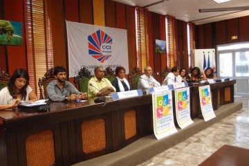 Lundi 3 Octobre 2011

Conférence de presse à la chambre de commerce photo Samia Omarjee