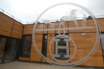 La nouvelle manufacture d'Hermès à Allenjoie (Doubs),  un grand bâtiment en bois de 5.800 m2 baigné de lumière naturelle, le 5 avril 2018