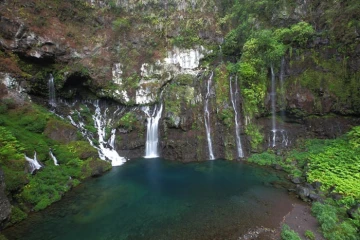 Cascade de la rivière Langevin (Saint-Joseph) en janvier 2012 (Photo Philippe Boyer pour www.ipreunion.com)...