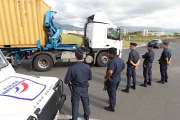 Mercredi 15 Février 2012

Cordon de sécurité des forces de l'ordre au Port