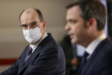Le Premier ministre Jean Castex et le ministre de la Santé Olivier Véran le 7 janvier 2021 à Paris