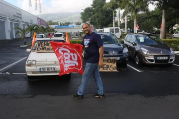 Vendredi 20 avril 2012 - Grève à la concession Automobiles Réunion (Renault) du Chaudron (Saint-Denis)