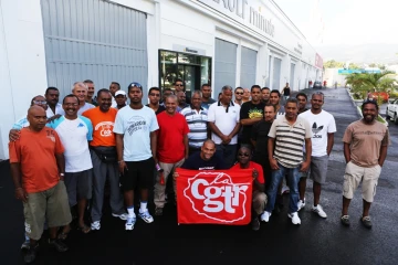 Vendredi 20 avril 2012 - Grève à la concession Automobiles Réunion (Renault) du Chaudron (Saint-Denis)