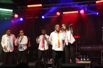 Vendredi 1 Juin 2012

Concert de BEF SEGA au SAKIFO