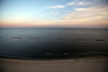 Vue d'une plage de Louisiane souillée en 2010 par une marée noire, imputée à BP, dans le Golfe du Mexique, le 13 avril 2011 