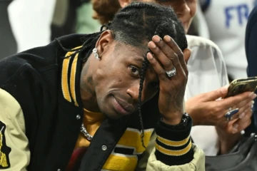 Le rappeur américain Travis Scott, en attente de la demi-finale de basket hommmes France-Allemagne pendant les Jeaux olympiques à Paris (Bercy Arena), le 8 août 2024. 