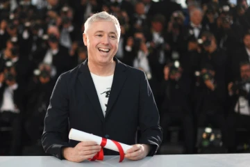 Le réalisateur français Robin Campillo, après avoir remporté le Grand Prix du Festival de Cannes pour le film "120 battements par minute", le 28 mai 2017