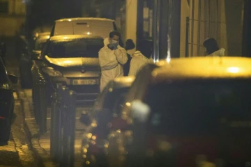 Des enquêteurs de la police scientifique accompagnent une opération de police, le 25 mars 2016 à Argenteuil
