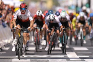 Le coureur de la Cofidis Victor Lafay  vainqueur de la 2e étape du Tour de France à Saint-Sébastien, en Espagne, le 2 juillet 2023 
