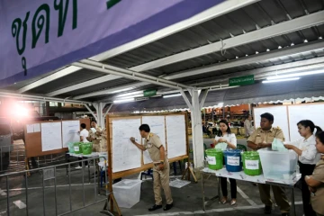 Décompte des bulletins de vote aux législatives, le 24 mars 2019 à Bangkok, en Thaïlande