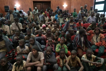 Des élèves libérés après leur enlèvement par le groupe jihadiste Boko Haram, le 18 décembre 2020 à Kankara, au Nigeria
