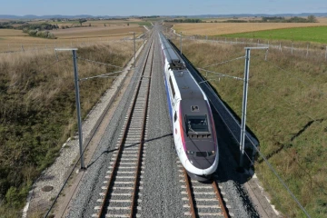 Un TGV le 28 septembre 2015 à Gougenheim