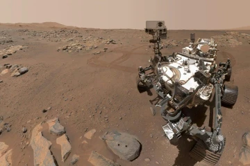 Image du rover Perseverance, fournie par la Nasa, utilisant l'une de ses caméras sur le cratère Jezero de Mars, le 10 septembre 2021 