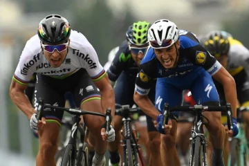 Le Slovaque Peter Sagan (g), remporte la 2e étape du Tour de France, le 3 juillet 2016 à Cherbourg