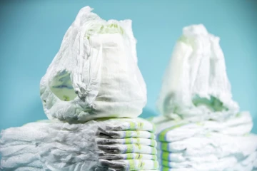 Parfums, dioxines... Certaines substances chimiques détectées dans les couches jetables peuvent présenter des "risques" pour la santé des bébés