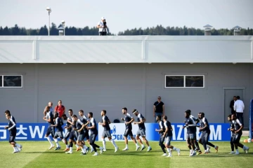 Les Bleus s'entraînent au stade de Glebovets au camp de base ultra-sécurisé d'Istra, à l'ouest de Moscou, le 18 juin 2018