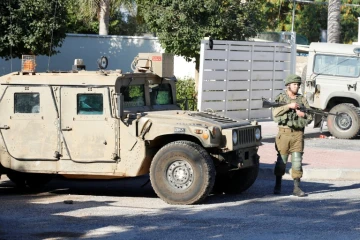 Un soldat israélien en poste dans le village d'Avivim, dans le nord d'Israël, à proximité de la frontière libanaise, le 2 septembre 2019