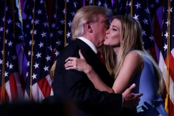 Le président-élu américain Donald Trump (g) et sa fille Ivanka, le 9 novembre 2016 à New York