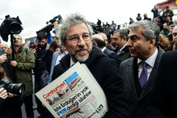 Can Dundar à son arrivée au tribunal le 25 mars 2016 à Istanbul