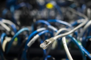 Une nouvelle cyberattaque de grande ampleur touche des centaines de milliers d'ordinateurs dans le monde dans le but de créer et récupérer de la monnaie virtuelle à l'insu des utilisateurs, ont indiqué mercredi à l'AFP des experts en cybersécurité.