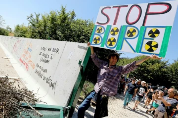 Photo d'archives de militants opposés au projet Cigéo d'enfouissement des déchets nucléaires à Bure (Meuse), le 14 août 2016