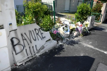 Des fleurs placées en hommage à Aboubakar Fofana, sur le lieu de son accident à Nantes, le 5 juillet 2018