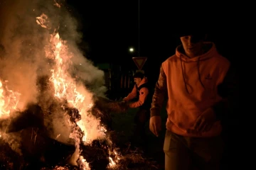 Des agriculteurs membres de la "Coordination Rurale" (CR) pendant le blocage du port de commerce de Bordeaux, le 20 novembre 2024