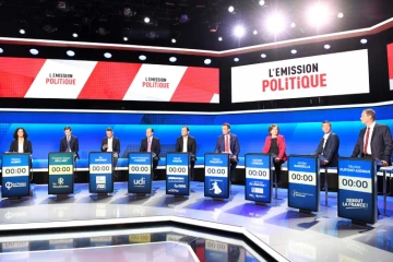 Les douze têtes de listes pour les Européennes participent à un débat télévisé sur France 2, le 4 avril 2019 à Saint-Cloud, près de Paris