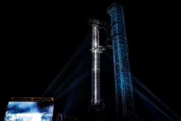 La fusée Starship de SpaceX, et son propulseur Super Heavy, à la base spatiale Starbase, le 10 février 2022 près de Boca Chica, dans le sud du Texas, 